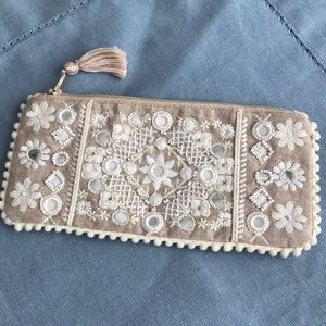 Linen embroidered zipper bag